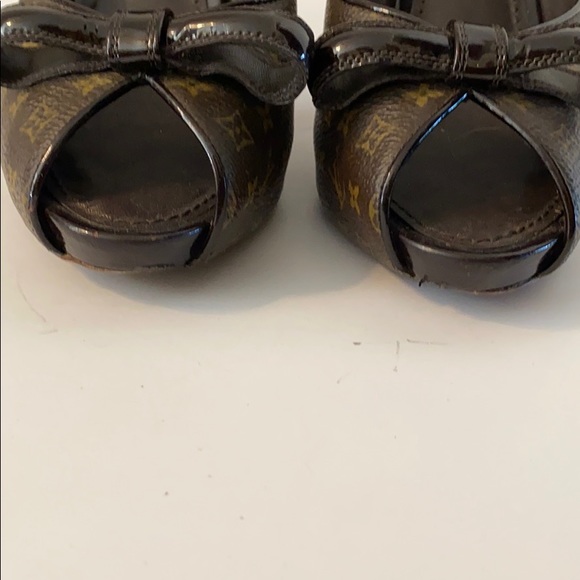 Louis Vuitton - Picture 8 of 9